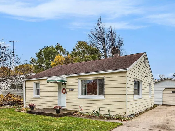 122 Gaige St, Croswell, MI 48422
