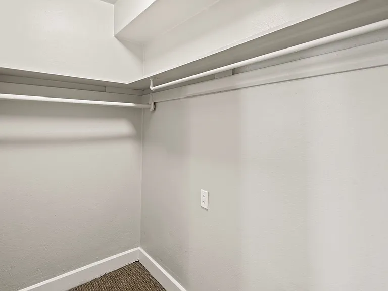 Cornelius Apartments — Photo 16