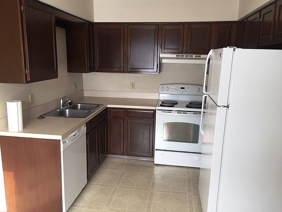 2nd image of 385 Hilltop Dr