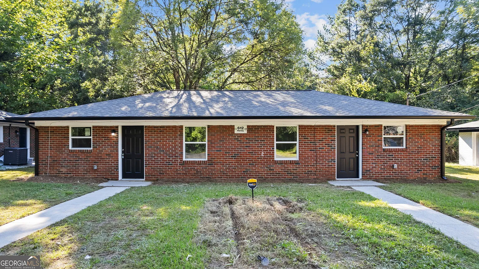612 Hardy Ave SW #B photo 1