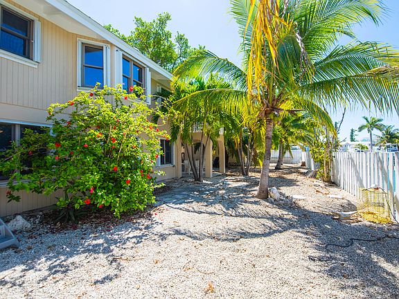 2nd image of 442 W Shore Dr