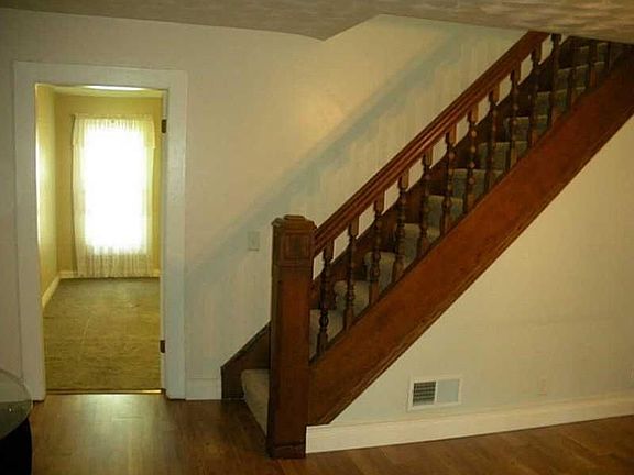 5th image of 1398 Maple Ave