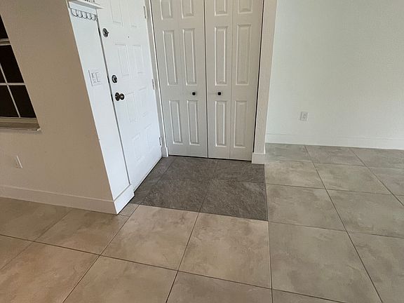 4th image of 2831 Oakland Forest Dr #310