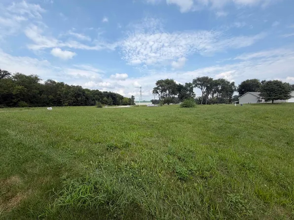 1205 Summerland Ky, Machesney Park, IL 61103