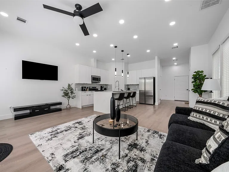 6815 Paris St — Photo 22