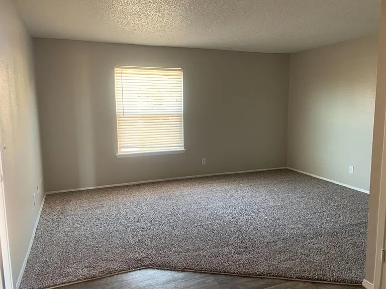 Yukon Heights Apartments — Photo 80