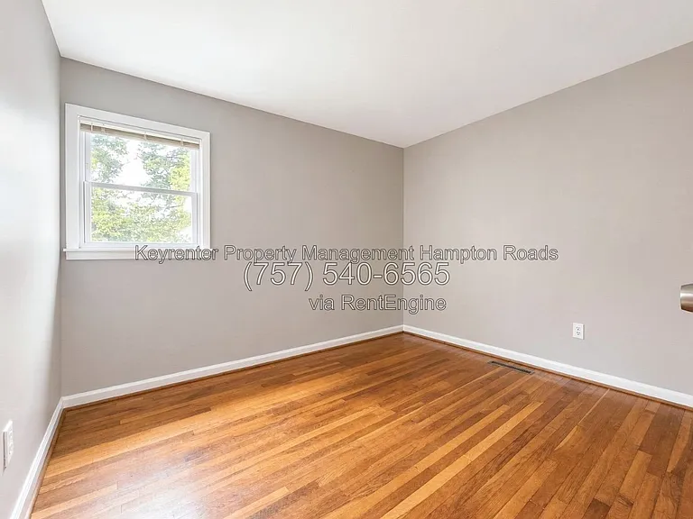711 Marcus St — Photo 24