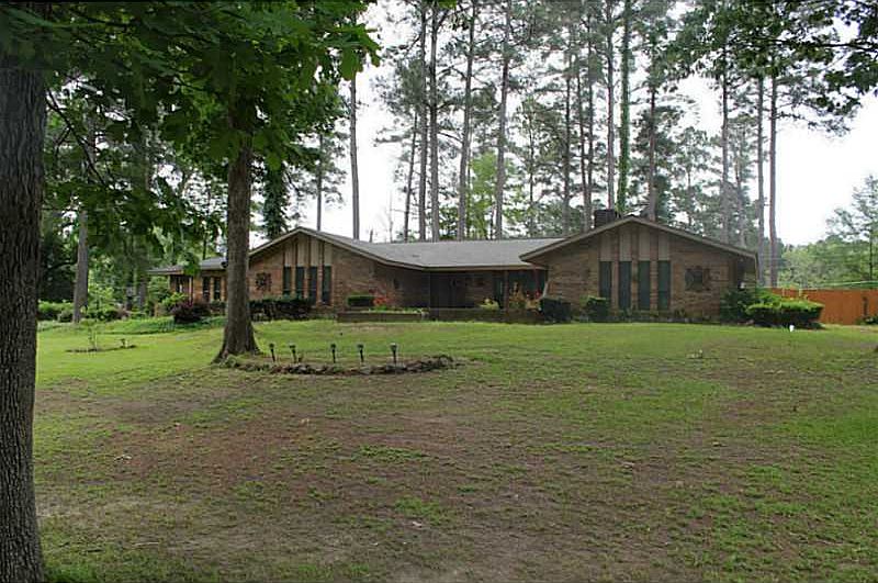 2nd image of 1103 N Acres Cir