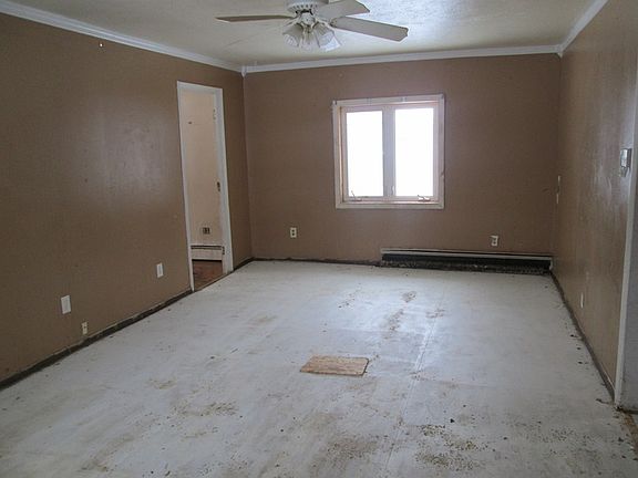 4th image of 25101 Grover St