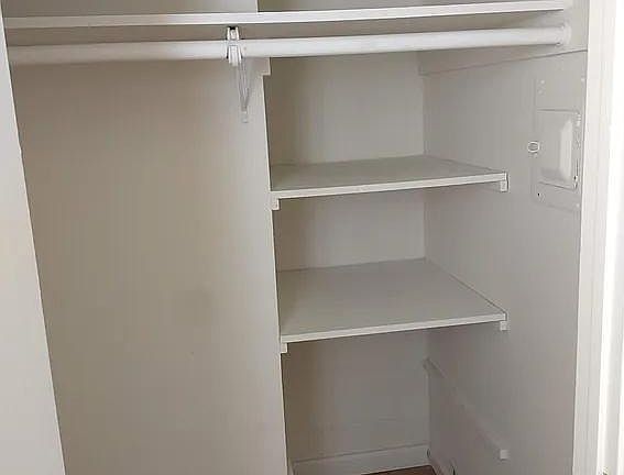 3rd image of 90066 Centinela Ave