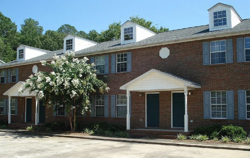 2 bed, 2.5 bath, $1,200 — Photo 1