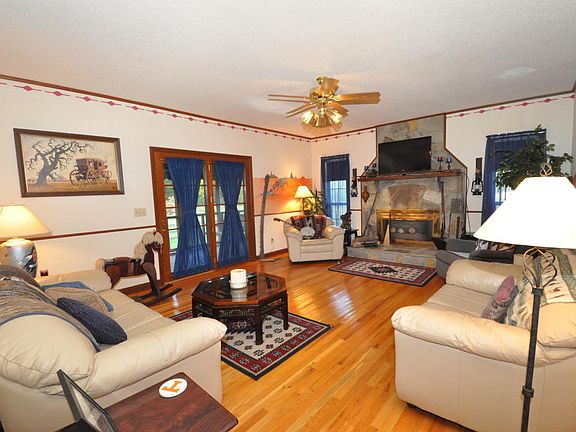 3rd image of 726 19th St