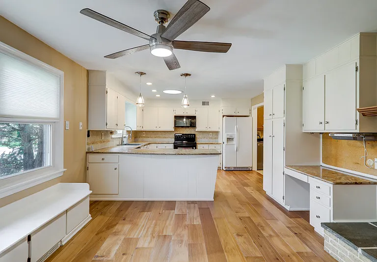 1827 Larchmont Ln — Photo 18