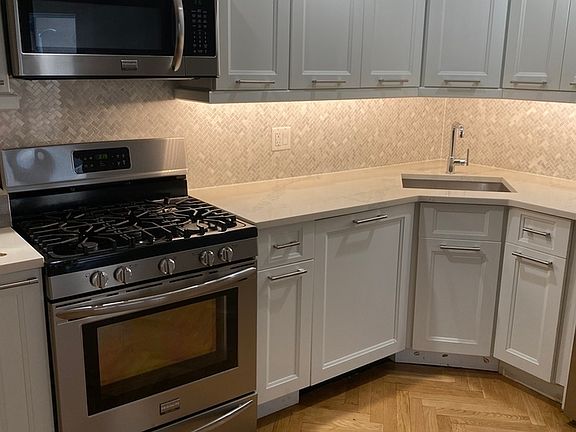 3rd image of 305 E 86th St APT 3MW