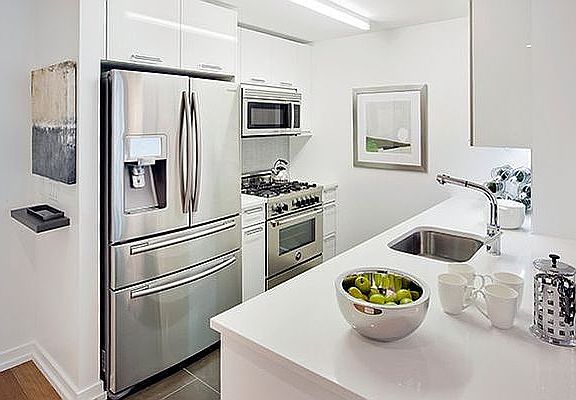3rd image of 227 W 77th St APT 15B