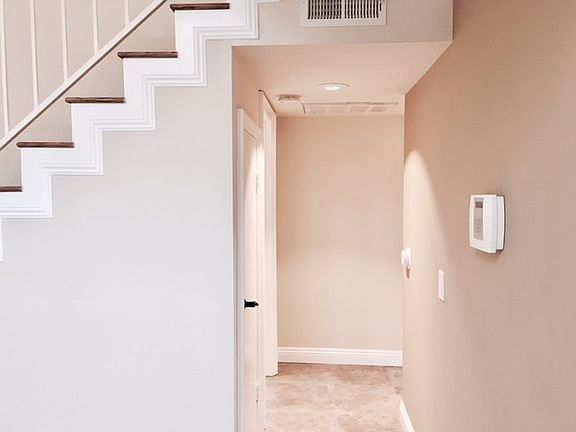 3rd image of 5102 Tujunga Ave APT 2