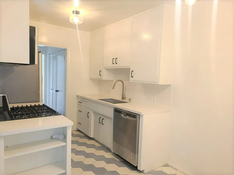1241 Amherst Ave #2