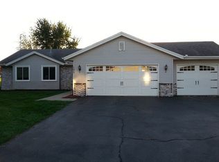 100 Falcon Way SW, Poplar Grove, IL 61065