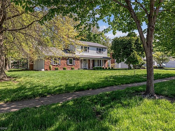 2nd image of 32696 Surrey Ln