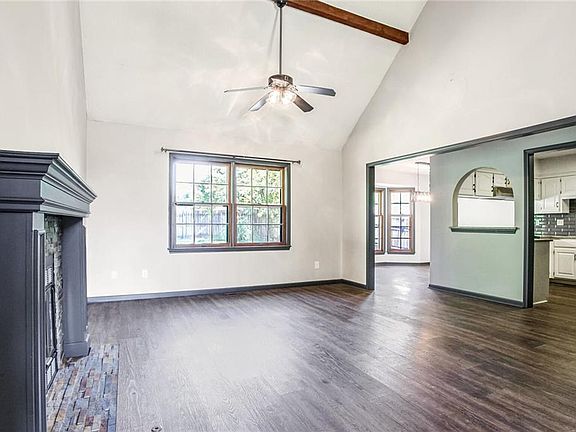 5th image of 715 SE Vista Dr