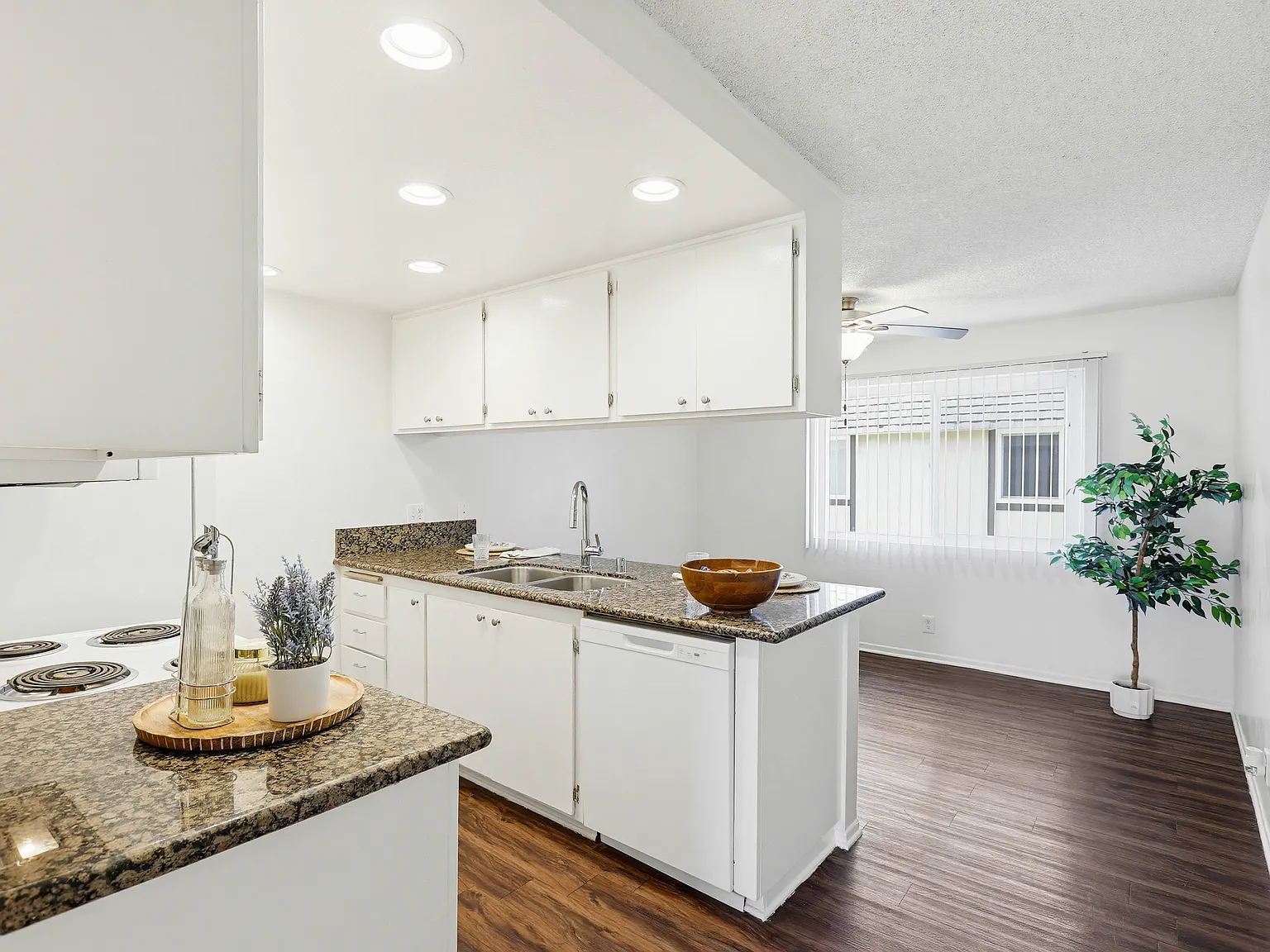 Sandpiper Apartments — Photo 3
