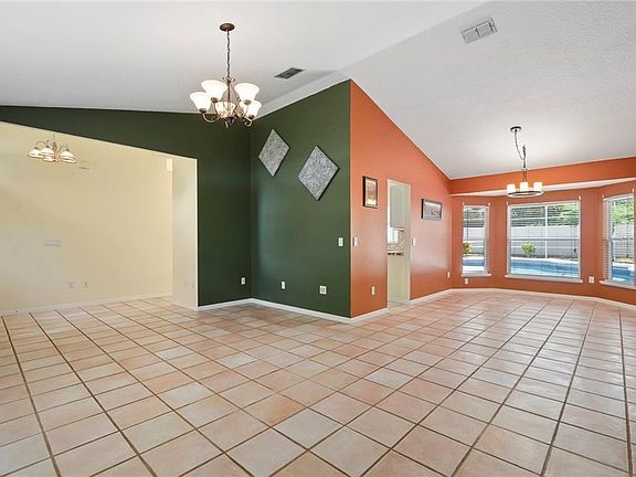 4th image of 637 Artesia St