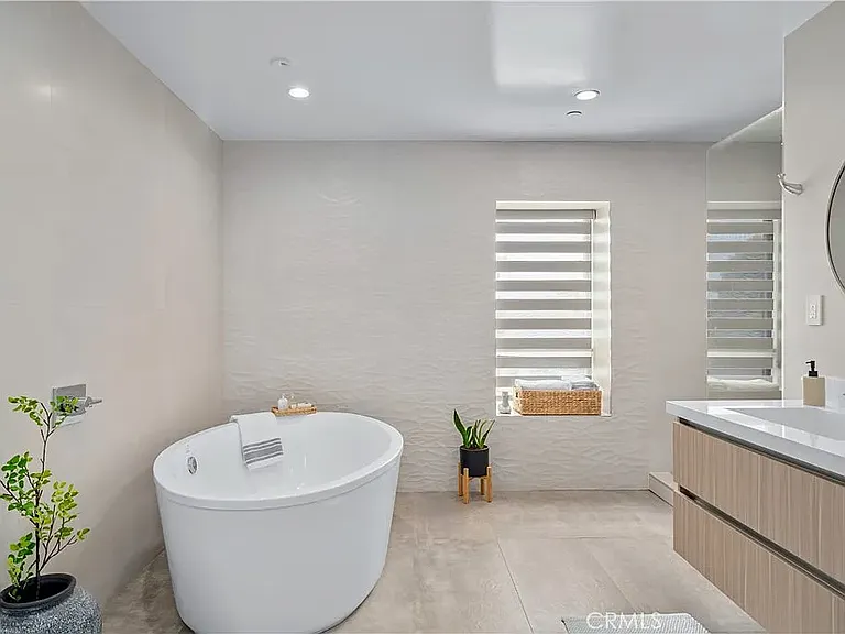 14157 Tiara St #101 — Photo 16