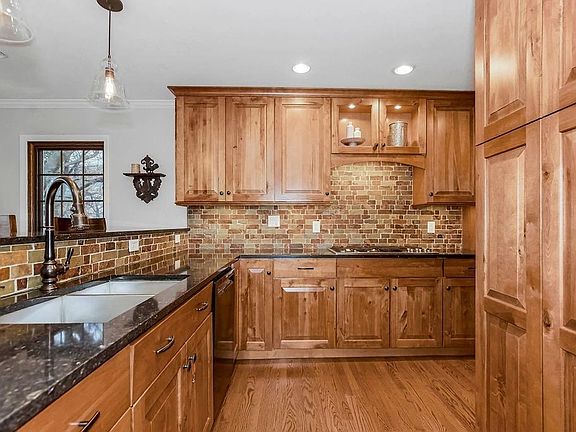4th image of 5011 Pawnee Dr