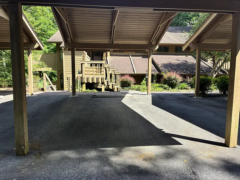 304 Live Oak Ln — Photo 16