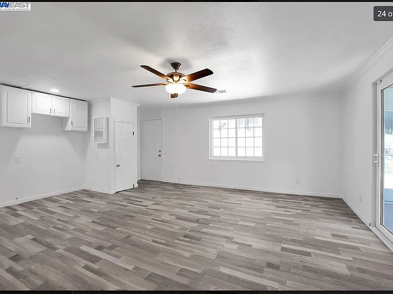 1146 Lewis Ave — Photo 10