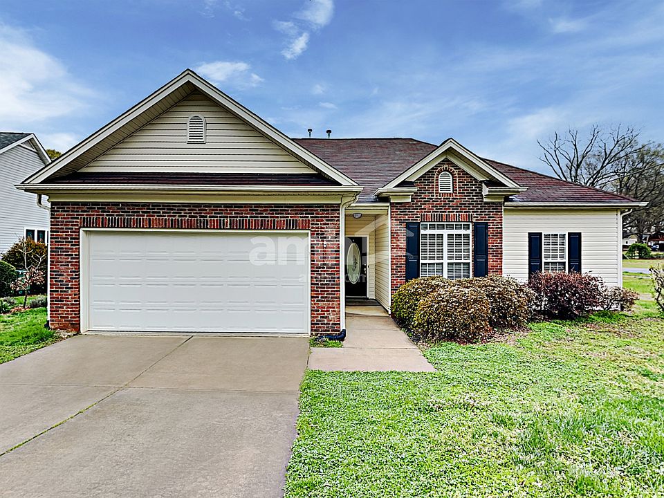 1st image of 19504 Tryon St