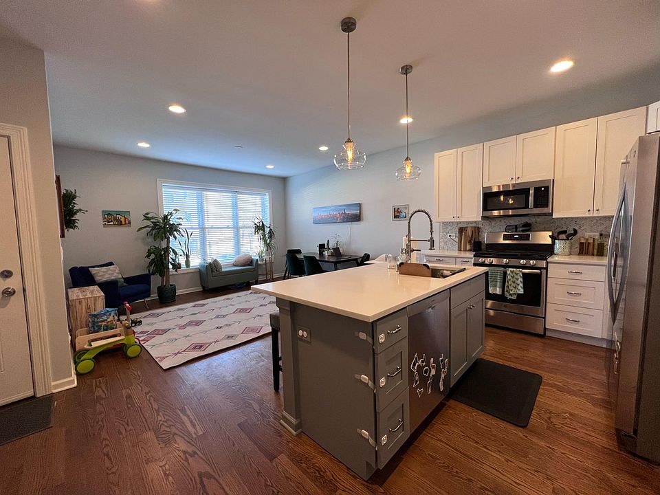 1st image of 1441 W Grand Ave #1