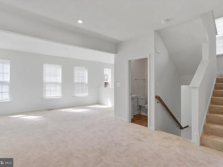 100 Stafford Pl — Photo 17
