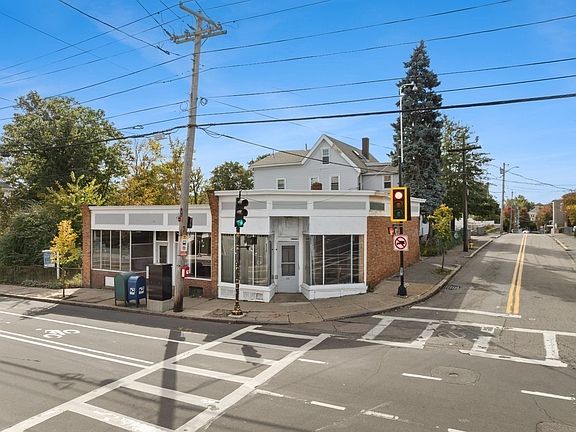 4th image of 387 Washington St