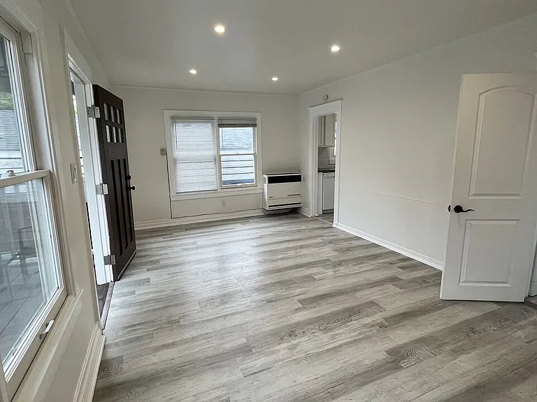 224 S Broadway #A — Photo 3