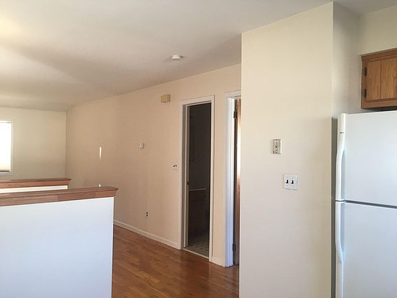 5th image of 105 Finlay St Floor 2