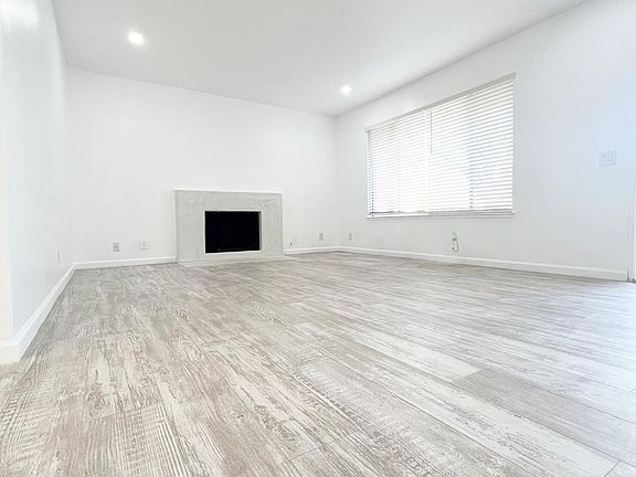 2nd image of 15448 Elm Ln