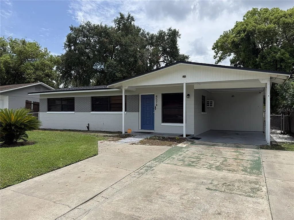 3 bed, 2.0 bath, 1024 sqft, $2,000 — Photo 1