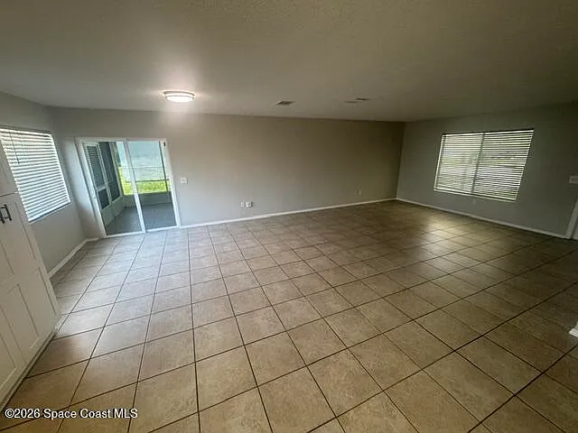 425 Tewksbury Ln NE — Photo 11