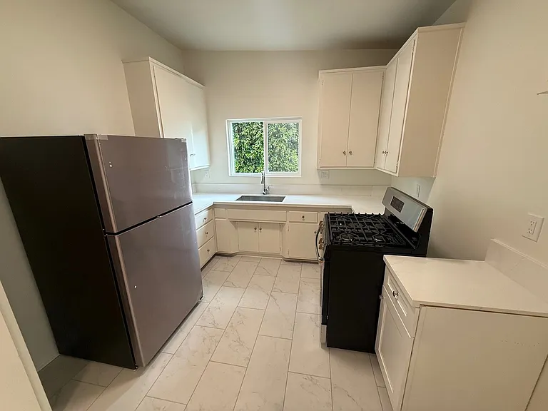 1514 S Orange Grove Ave #8 — Photo 5