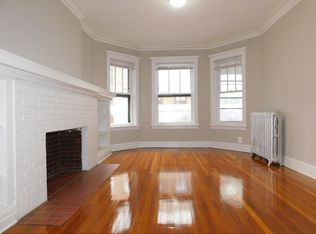 902 Elmwood Ave #1B, Evanston, IL 60202