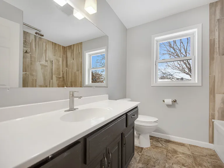 1210 Carriage Hills Dr S — Photo 9