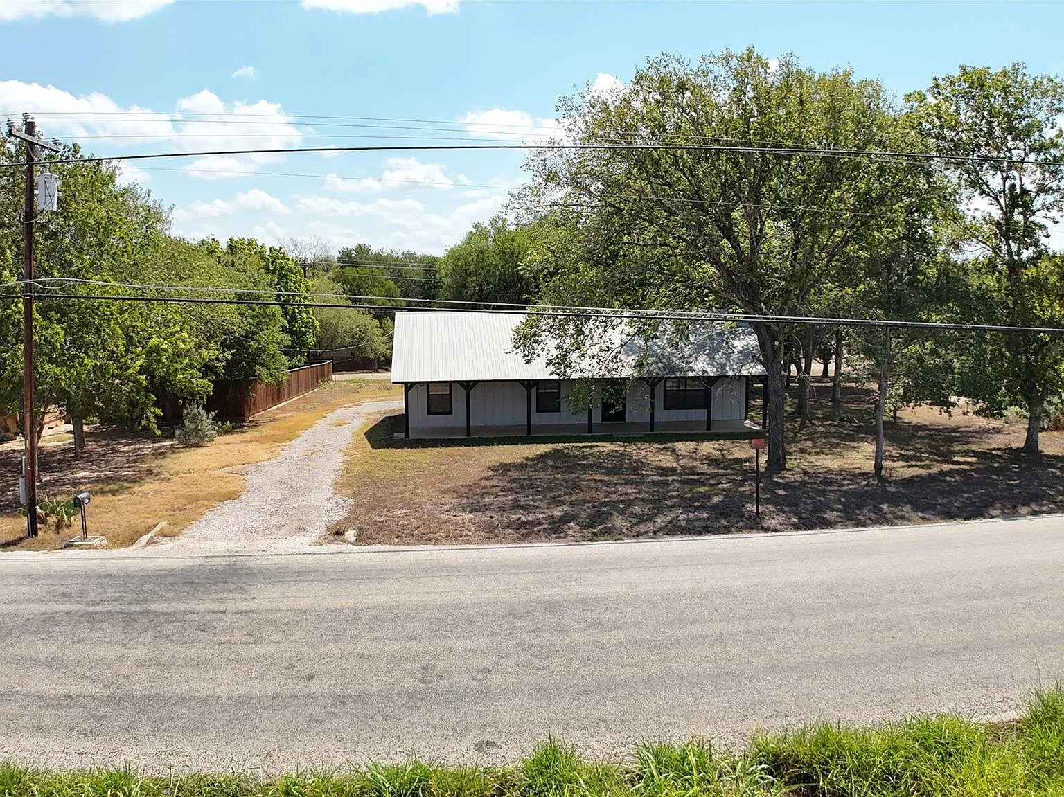 3 bed, 2.0 bath, 1274 sqft, $1,800 — Photo 3