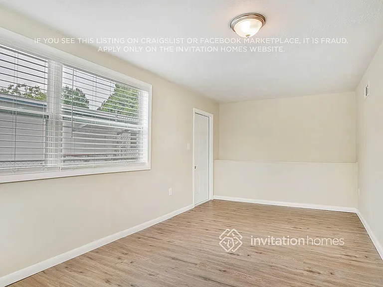 4033 Castlegate Dr — Photo 2