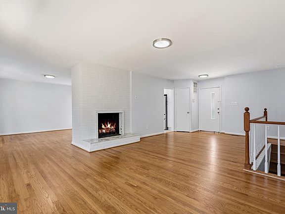 4th image of 9610 Wellington St