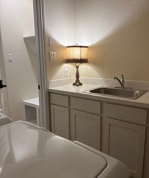 15015 Lake Shore Ave — Photo 22