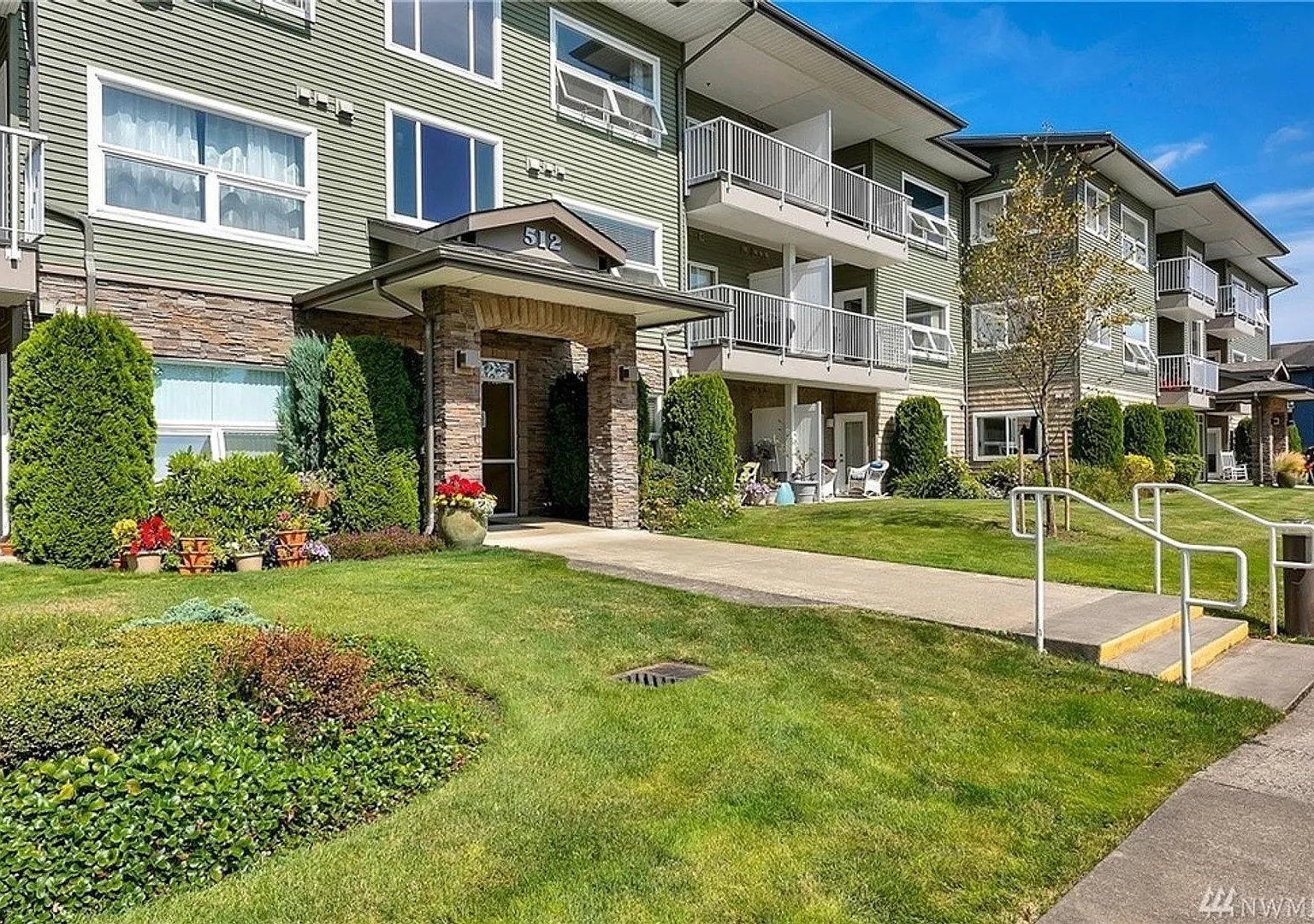 512 Darby Dr #211 - Darby Estates — Photo 1