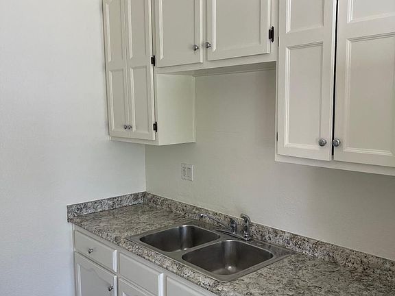 4th image of 14955 Bayou Ave #1/2