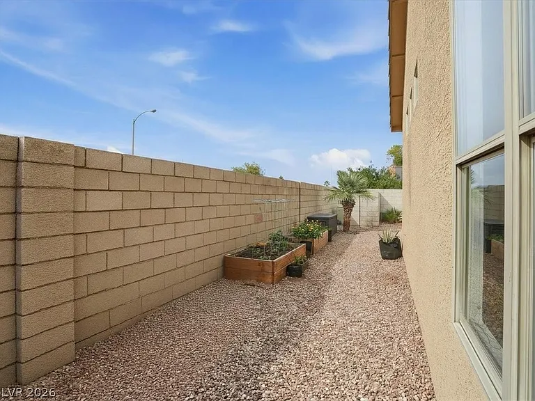 1562 Harwood Ave — Photo 28
