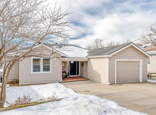235 NW North Shore Dr, Lake Waukomis, MO 64151